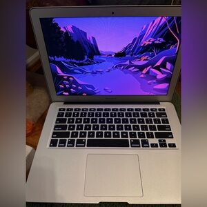 Apple MacBook Air - Sleek Silver Design
